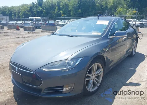 2013 Tesla Model S из США, поврежденный, VIN 5YJSA1AG5DFP09747